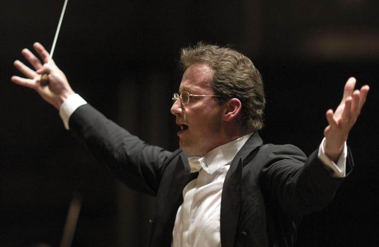 FWM_conducting_1_(credit_Roger_Mastroianni)