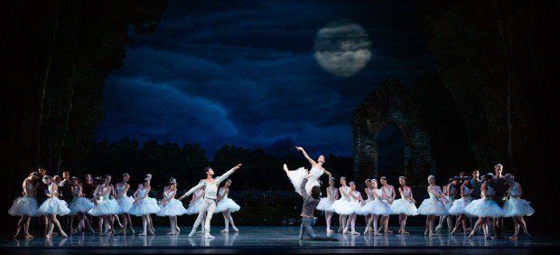 MCB_swan_lake_22-1377_by_Iziliaev