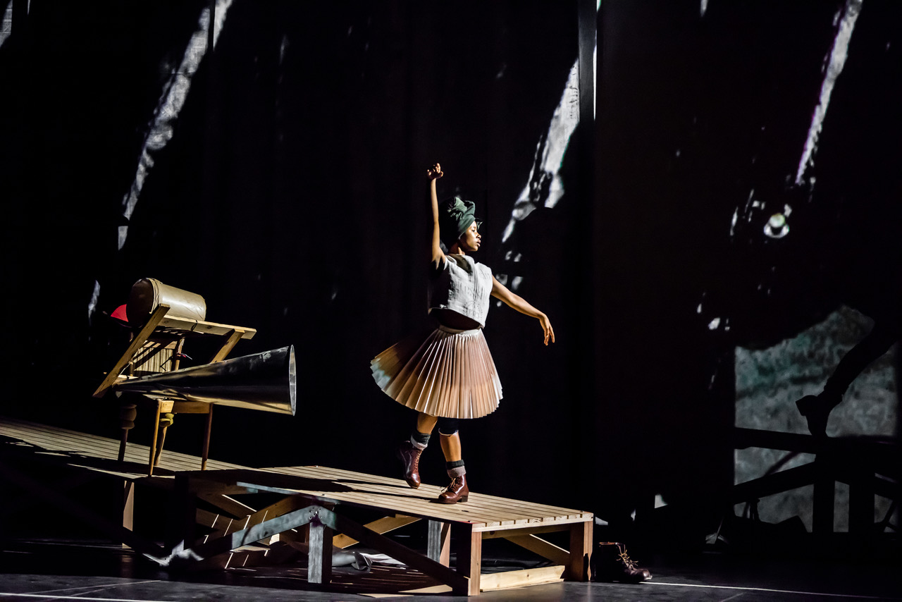 The Head and the Load - Dancer Julia Zenzie Burnham - Photo by Stella Olivier (2)